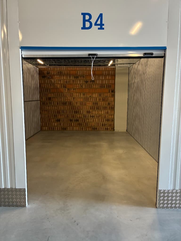 Interieur van opslagbox B4, toonbeeld van onze schone en droge opslagruimtes